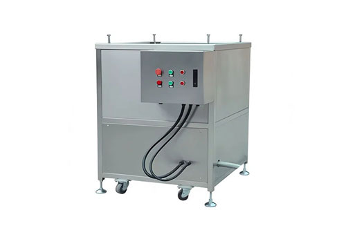 Dynamic rotary oil filter screen drum for continuous frying production lines.