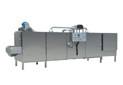 Continuous multi-layer belt oven with hot air circulation for snack drying.
