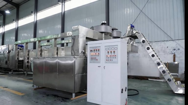 Industrial vacuum single-screw pasta making machine by Zhuoheng, producing premium elbow macaroni.