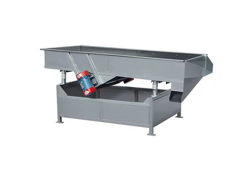 Vibratory de-oiling shaker removing residual surface oil from fried snacks.