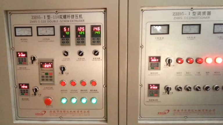 Modular 38CrMoAl alloy steel twin screw elements with deep nitriding treatment for high-wear aqua feed extrusion.