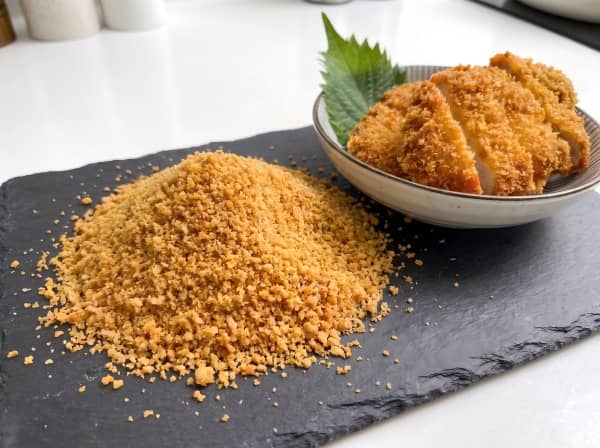 Uniform granular round bread crumbs for fried chicken and burger patty coatings.